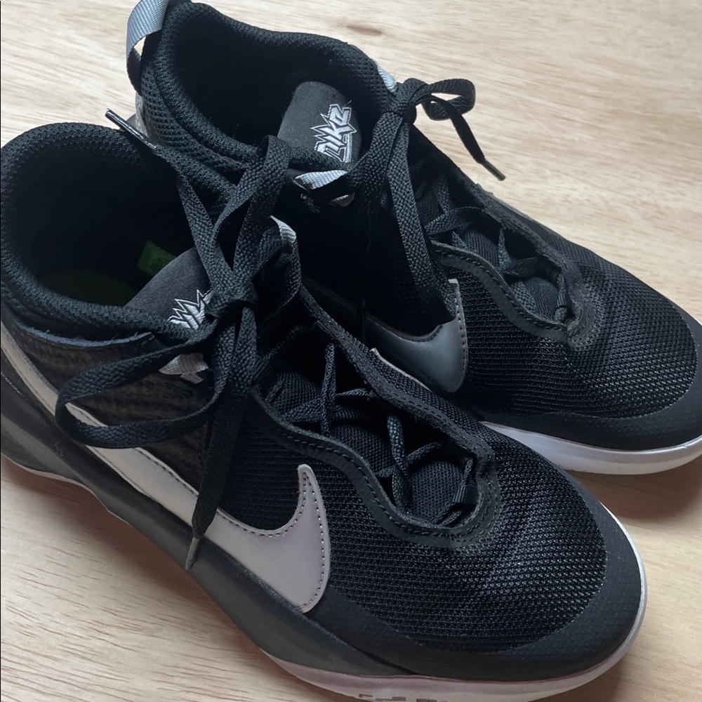 Nike Kids Hustle Shoes 3.5 Y